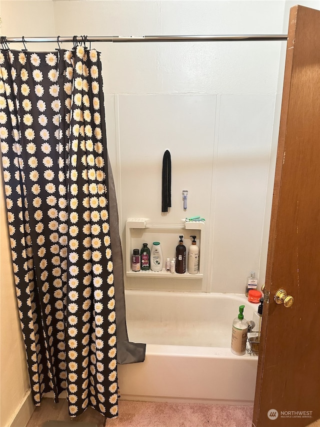 bathroom featuring shower / tub combo