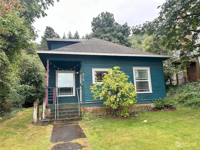 view of front facade with a front lawn