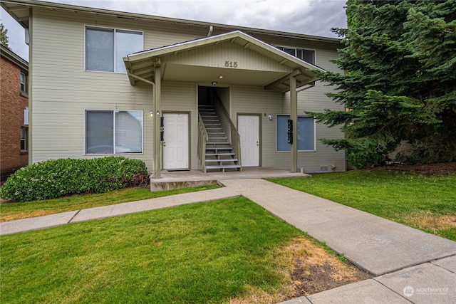 view of front of property with a front lawn