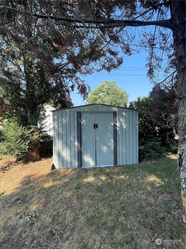 view of outbuilding with a yard