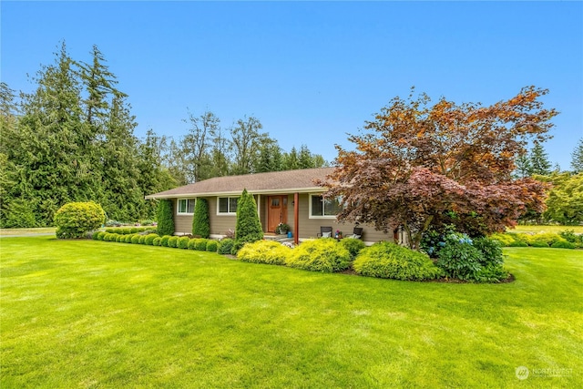 view of front of house featuring a front yard