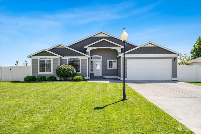 view of front of house featuring a garage and a front yard