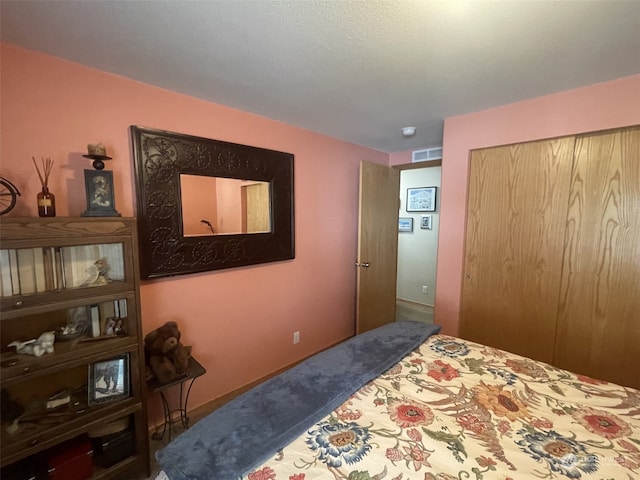 bedroom featuring carpet floors and a closet