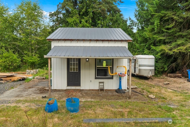 view of outbuilding