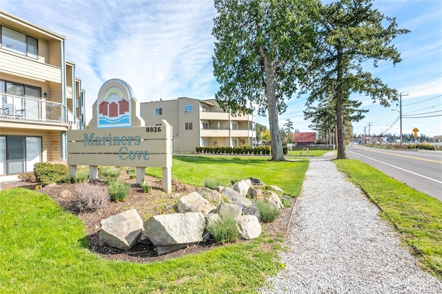 community sign with a lawn