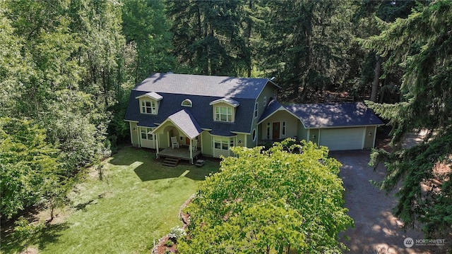 view of front facade with a garage and a front yard