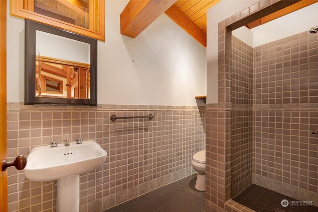 470 Friday Ave, Friday Harbor, WA 98250 - bathroom featuring tile walls, toilet, wainscoting, a tile shower, and beamed ceiling