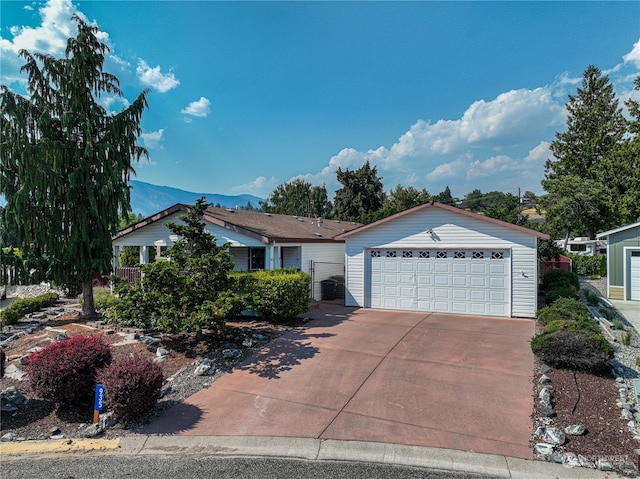 single story home featuring a mountain view