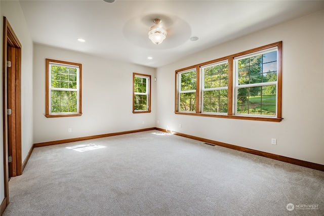 carpeted empty room featuring ceiling fan