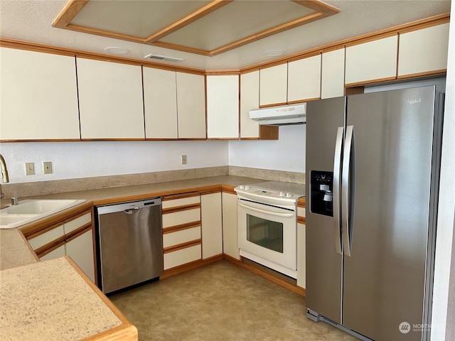 kitchen with visible vents, light countertops, appliances with stainless steel finishes, a sink, and under cabinet range hood