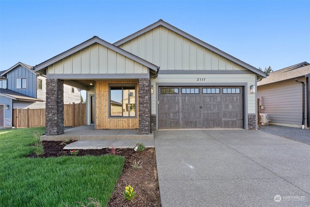 view of front facade featuring a front yard and a garage