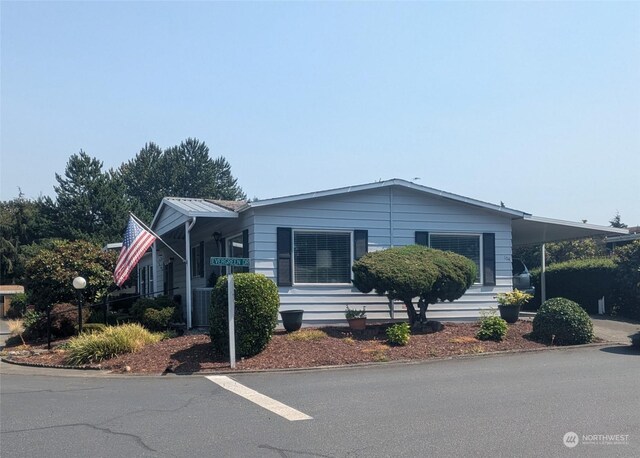 view of front of home featuring a carport