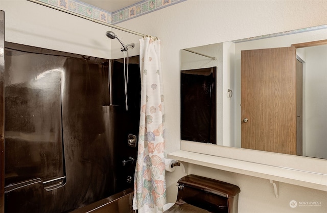 bathroom featuring shower / bath combo with shower curtain