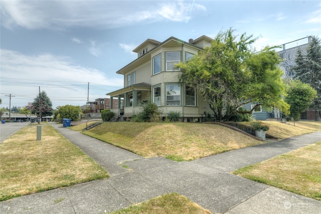 view of front of house with a front yard