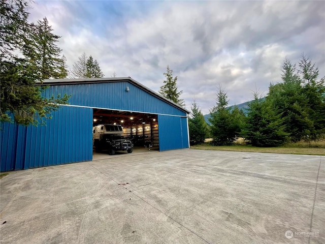 view of detached garage