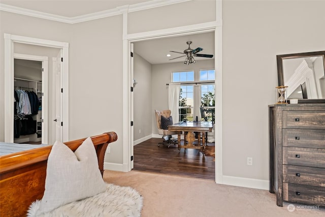 sitting room featuring ceiling fan, crown molding, and light colored carpet