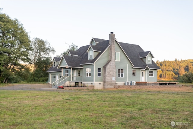 view of front of property with a front lawn