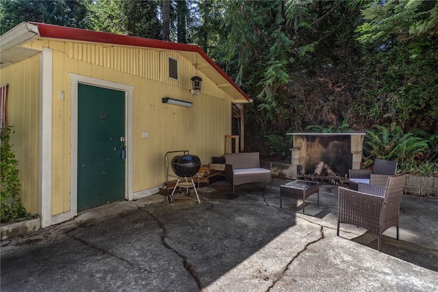 view of patio featuring an outdoor hangout area