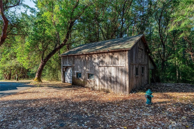 view of outdoor structure featuring an outdoor structure