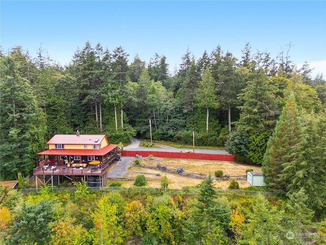 bird's eye view featuring a wooded view