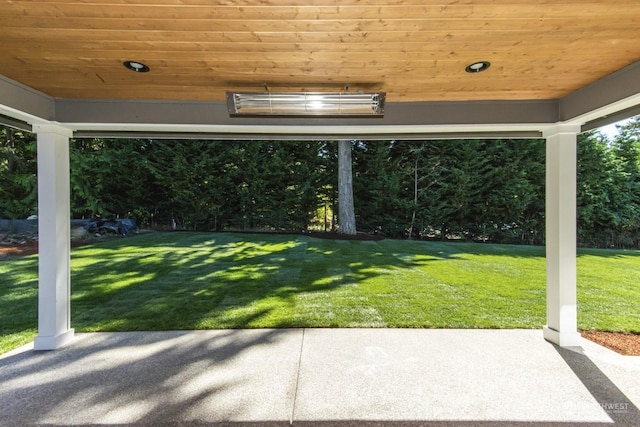 view of yard with a patio