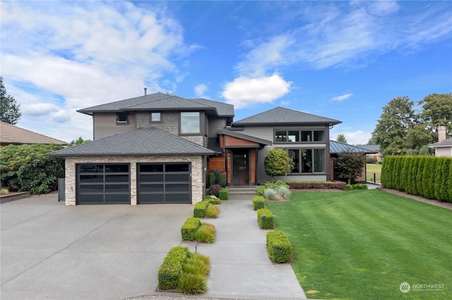 view of front of property featuring a front lawn and a garage