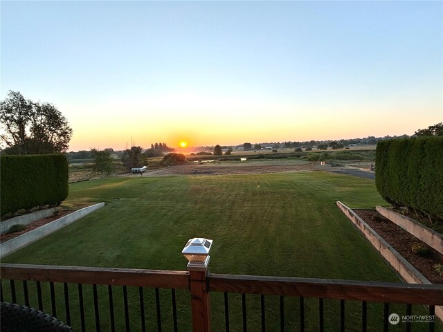 view of yard at dusk