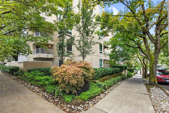 exterior space featuring a balcony