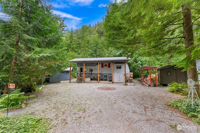 view of front of home featuring an outdoor fire pit