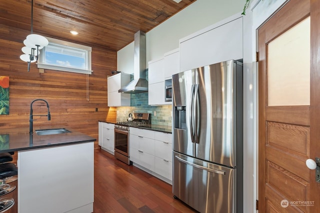 kitchen with stainless steel appliances, dark countertops, a sink, and modern cabinets