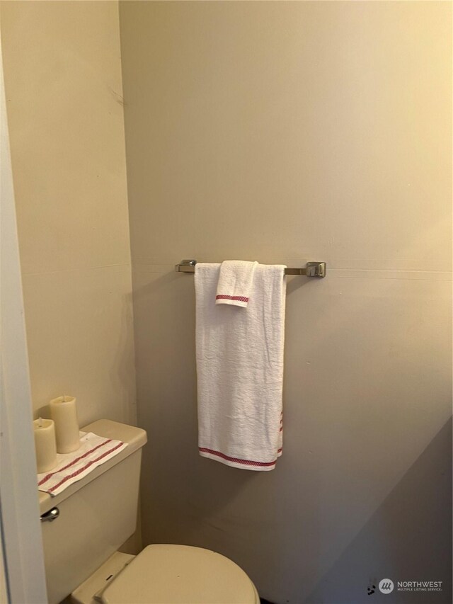 580 N Dunlap Ave, Sequim, WA 98382 - half bathroom with toilet