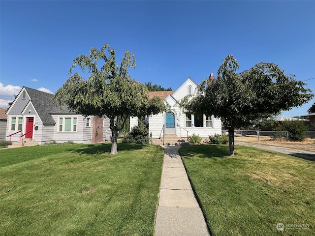 view of front facade with a front lawn