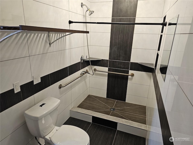 full bathroom with tiled shower and toilet