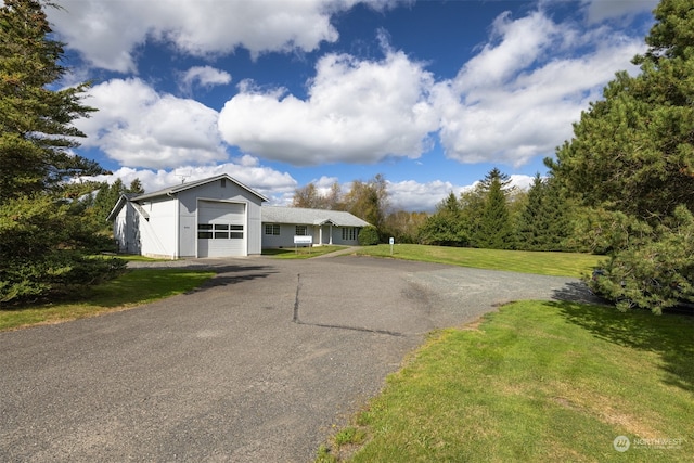 view of front facade with a front yard