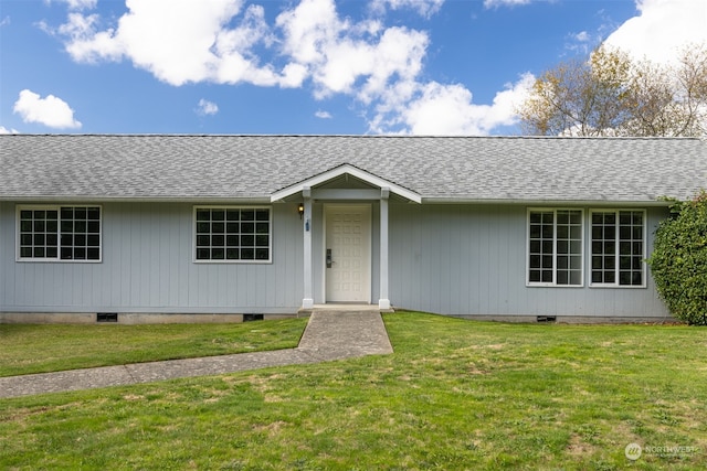 ranch-style house featuring a front lawn