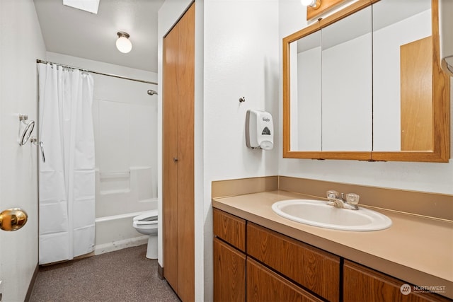 full bathroom featuring toilet, shower / tub combo, and vanity