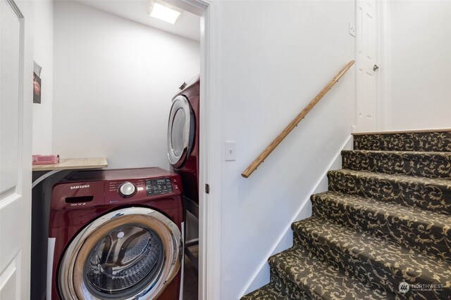 clothes washing area with washer / dryer