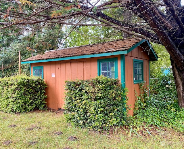 view of outbuilding