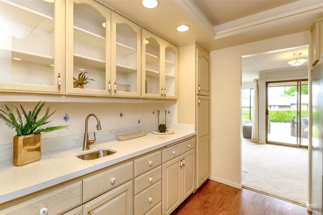 kitchen with sink, dark wood-type flooring, decorative backsplash, and cream cabinets