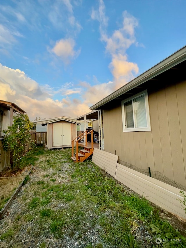 view of yard with a storage unit