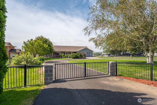 view of front of home featuring a front lawn