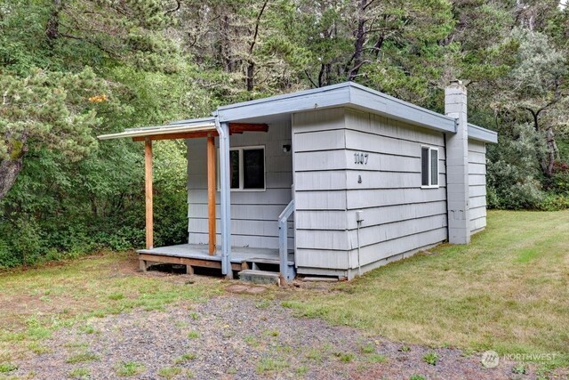 view of outdoor structure with a yard