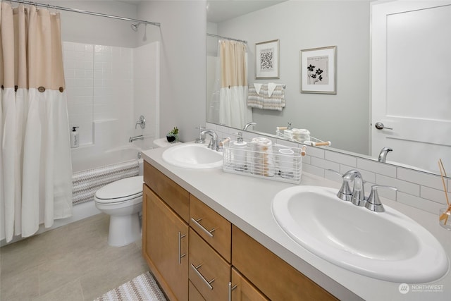 full bathroom with shower / bath combo with shower curtain, decorative backsplash, toilet, and vanity