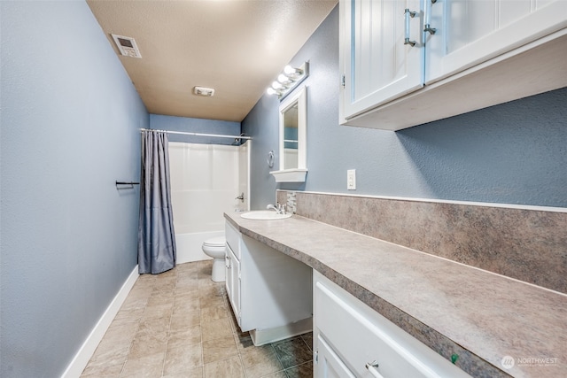 full bathroom featuring shower / bathtub combination with curtain, vanity, and toilet