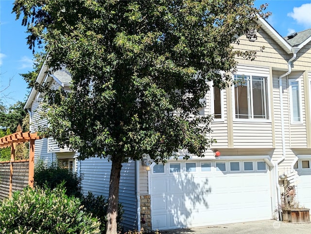 view of front facade with a garage