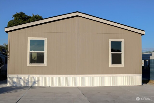 1223 Jones Dr, Walla Walla, WA 99362 - view of side of property featuring a patio