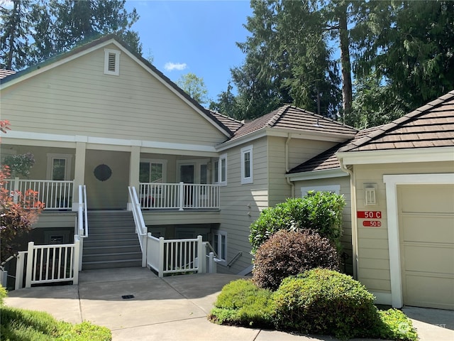 view of front facade with a garage