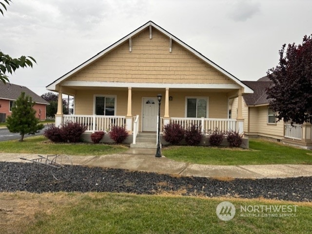 view of front of property featuring covered porch