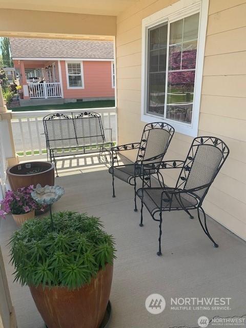 balcony with a porch