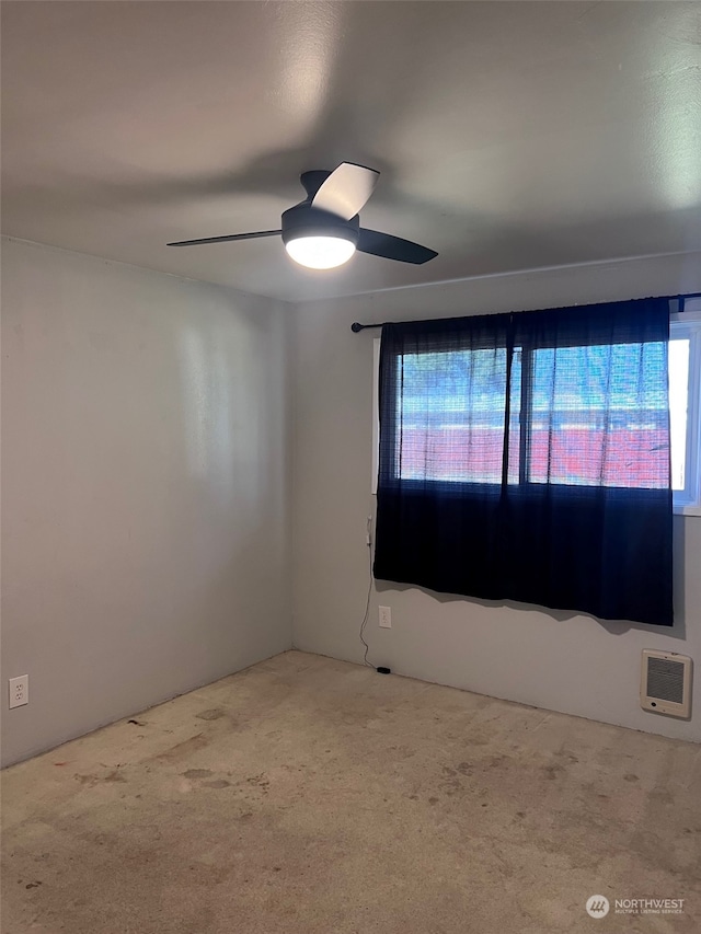 unfurnished room featuring ceiling fan and carpet floors